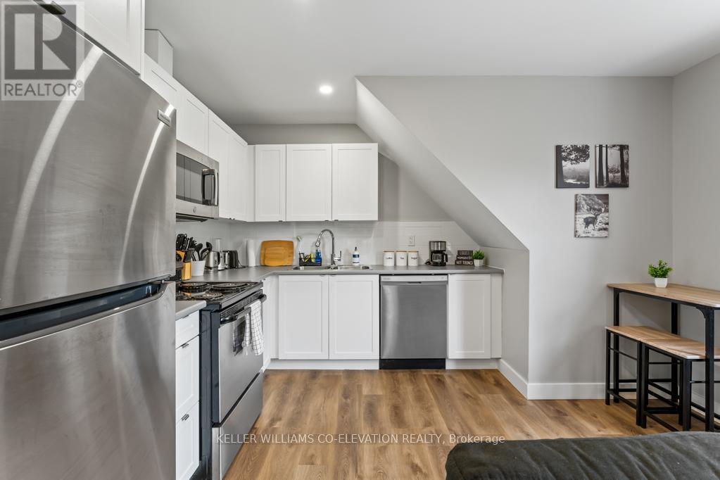 Photo 19 of 5 164 168 Picton Street E, Hamilton ON