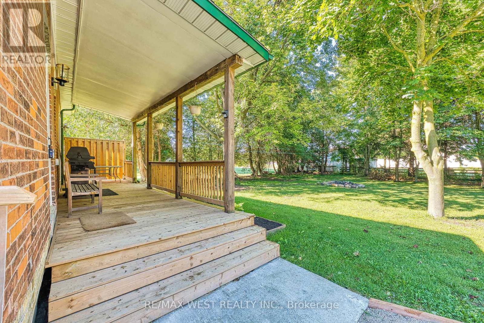 Photo 11 of 3030 Patrick Street, Howick ON