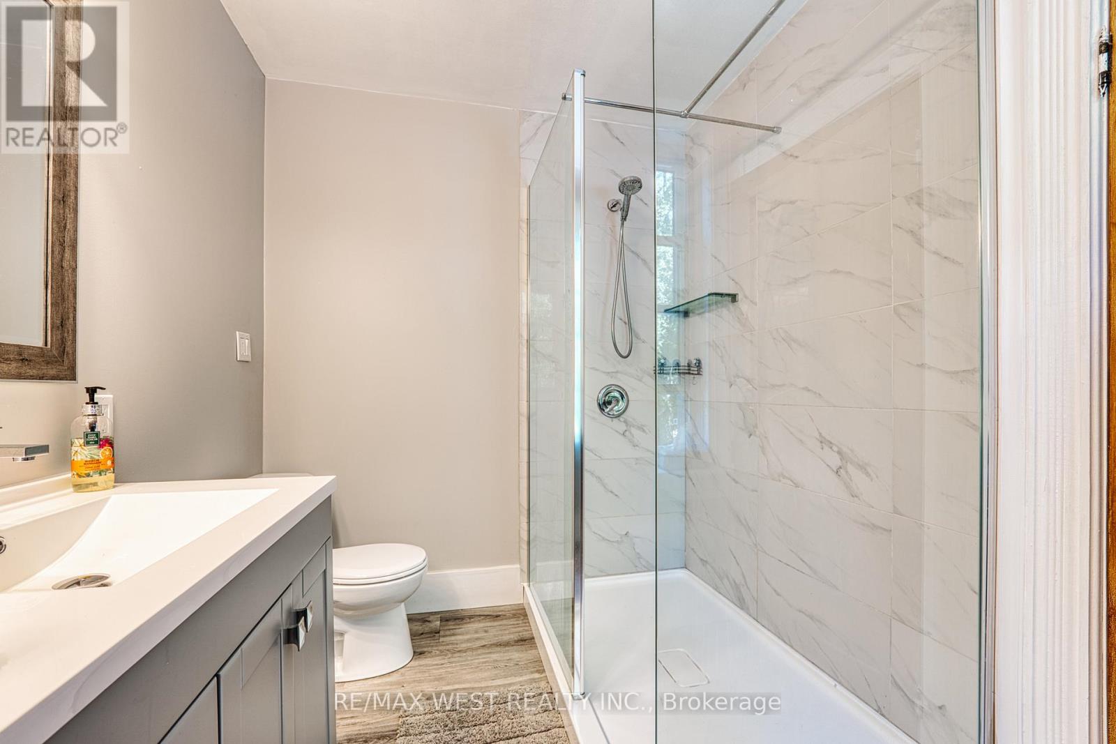 Photo 8 of 3030 Patrick Street, Howick ON