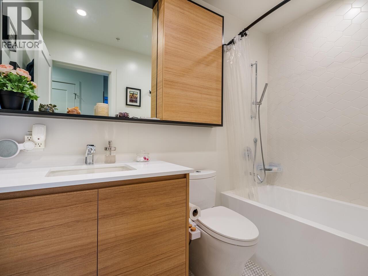 Photo 15 of 329 55 Klahanie Drive, Port Moody BC