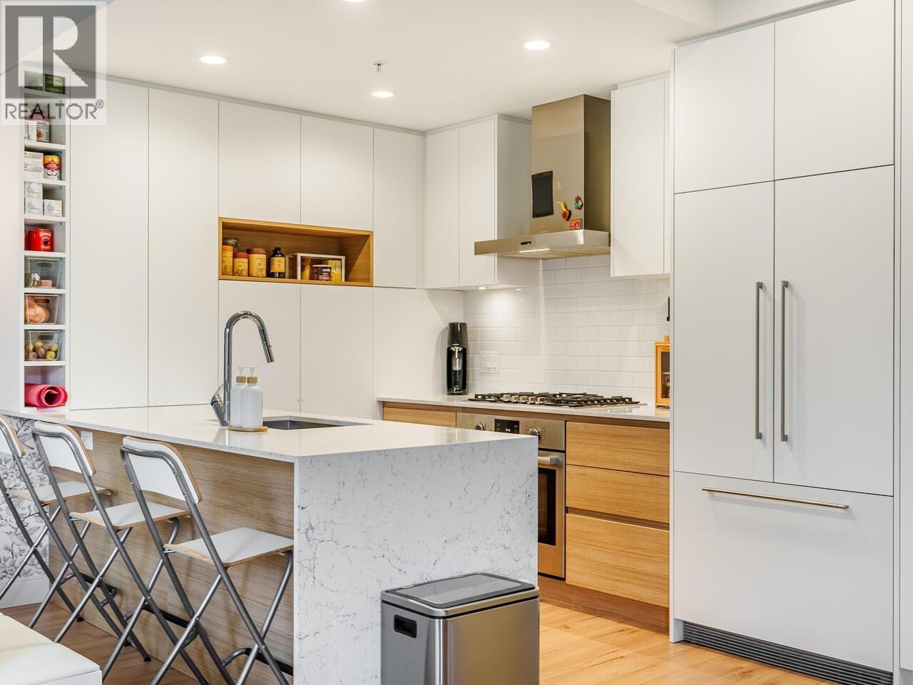 Photo 2 of 329 55 Klahanie Drive, Port Moody BC