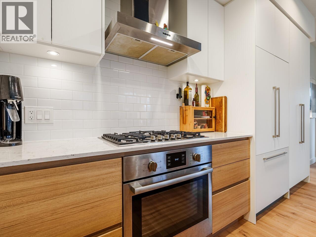 Photo 4 of 329 55 Klahanie Drive, Port Moody BC