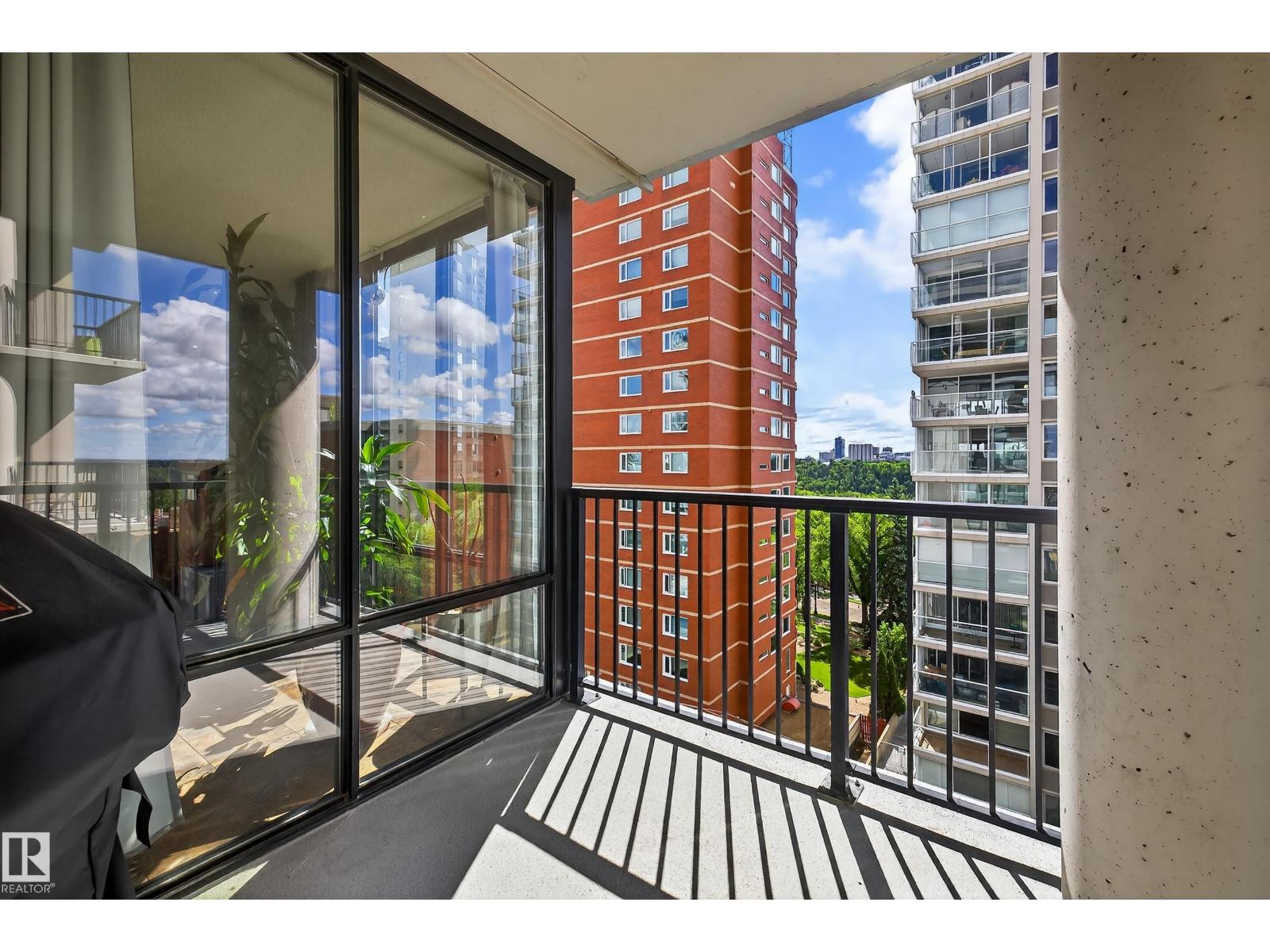 Photo 10 of 701 10028 119 St Nw, Edmonton AB