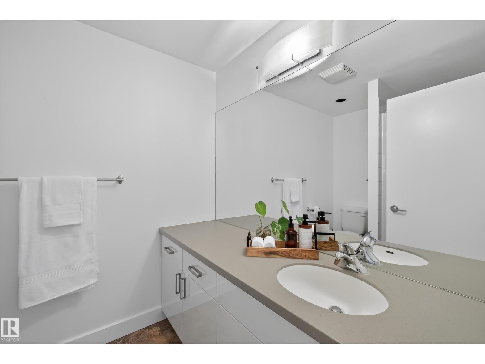 Photo 37 of 701 10028 119 St Nw, Edmonton AB