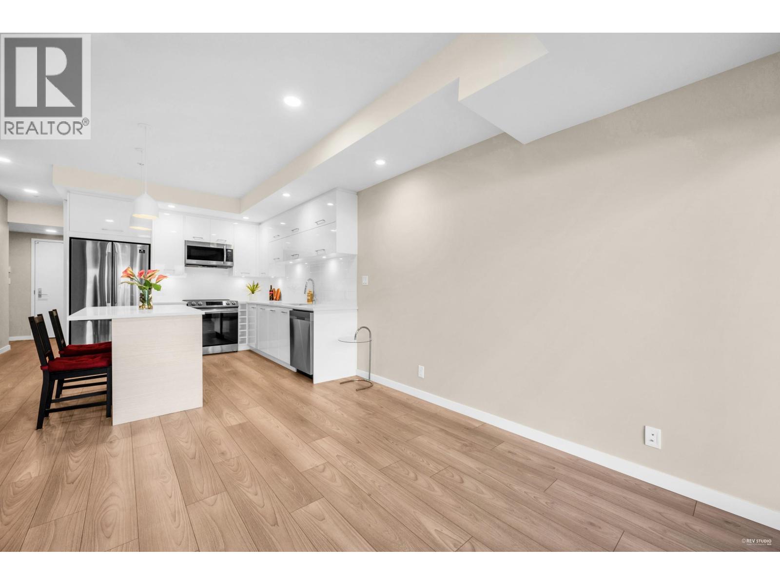 Photo 1 of 313 38033 Second Avenue, Squamish BC