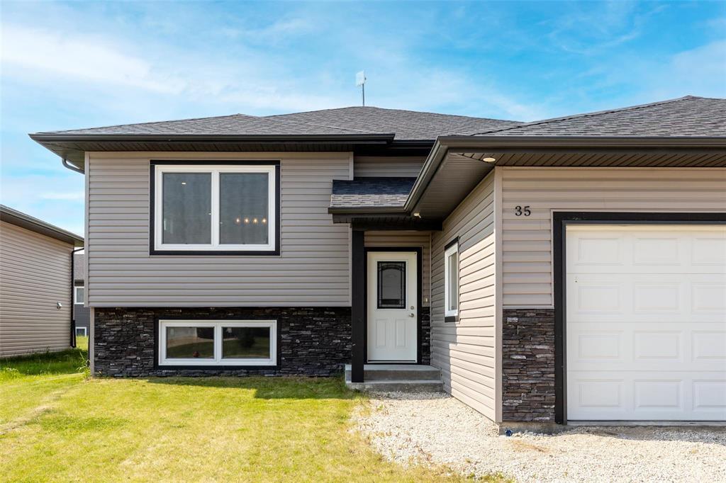 Photo 17 of 35 Mara Cove, Kleefeld MB