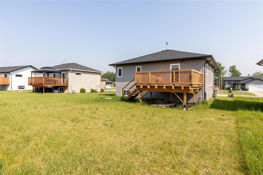 Photo 11 of 35 Mara Cove, Kleefeld MB