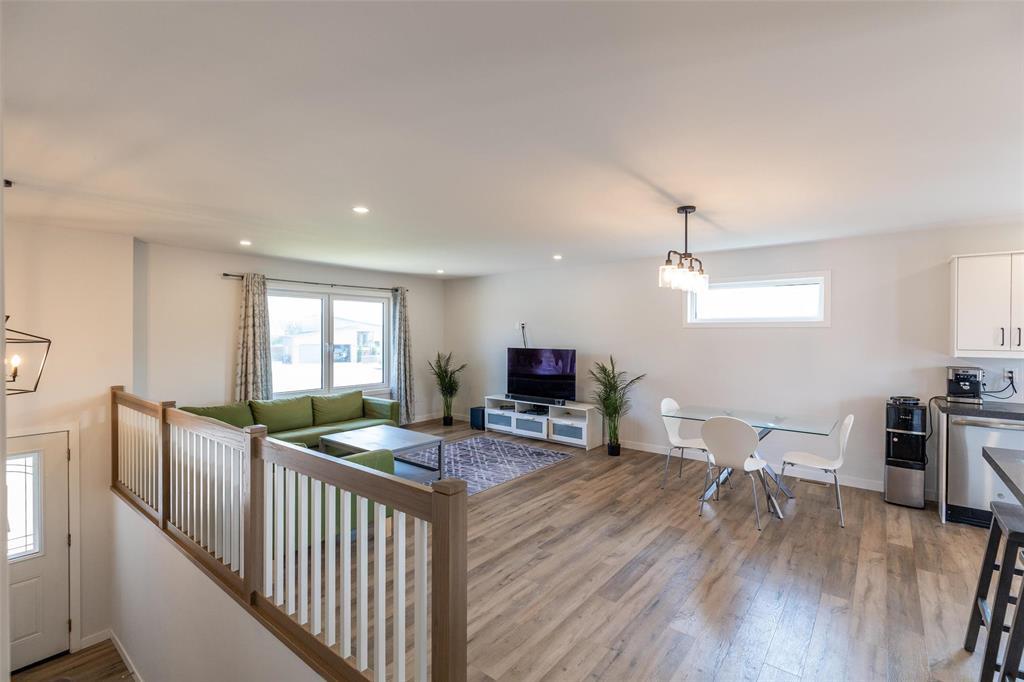 Photo 4 of 35 Mara Cove, Kleefeld MB