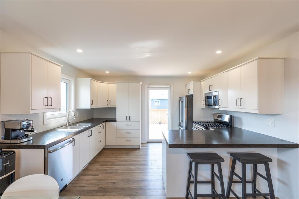 Photo 13 of 35 Mara Cove, Kleefeld MB