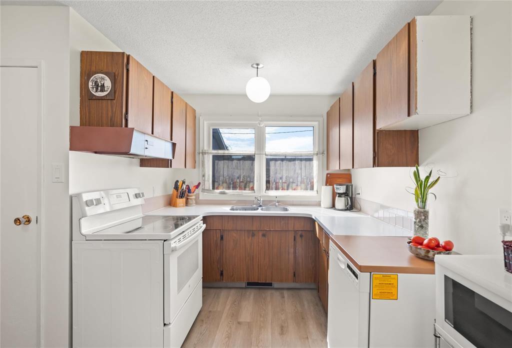 Photo 15 of 210 Hazelwood Crescent, Winnipeg MB