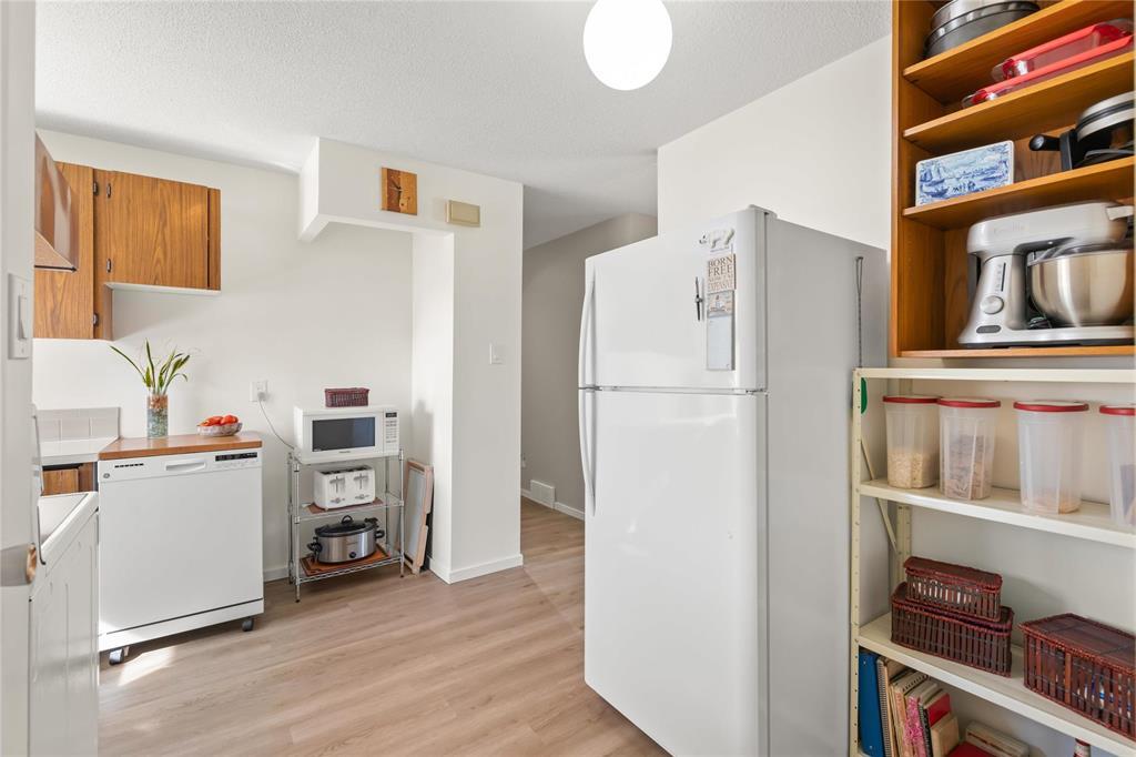Photo 17 of 210 Hazelwood Crescent, Winnipeg MB