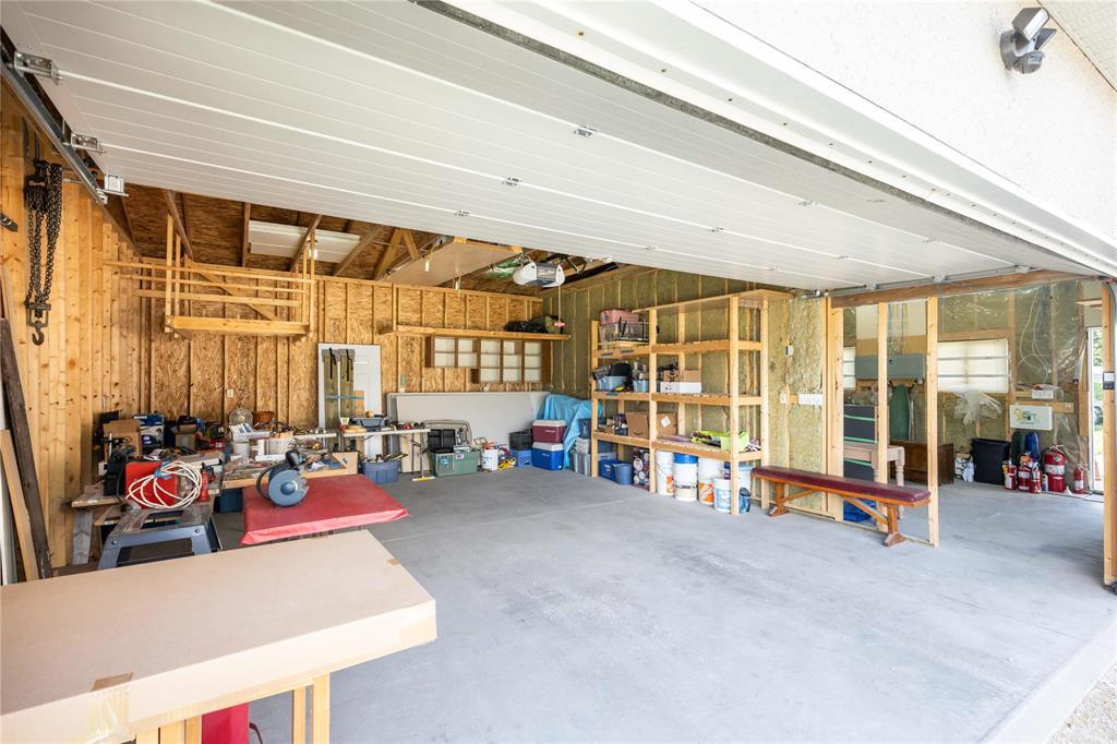 Photo 3 of 210 Hazelwood Crescent, Winnipeg MB