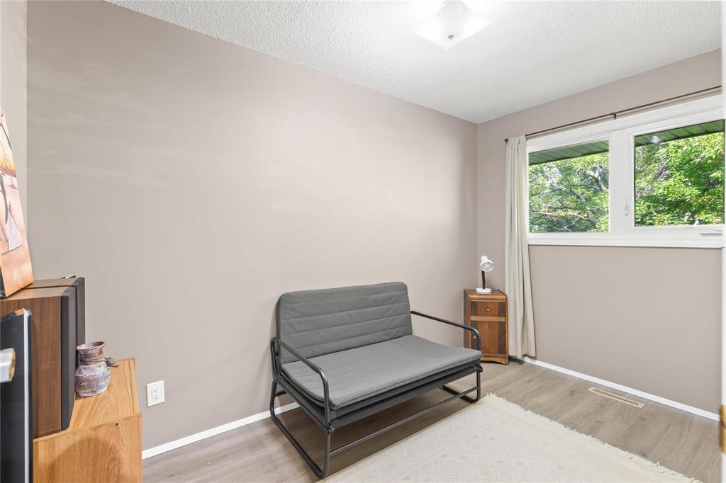 Photo 24 of 210 Hazelwood Crescent, Winnipeg MB
