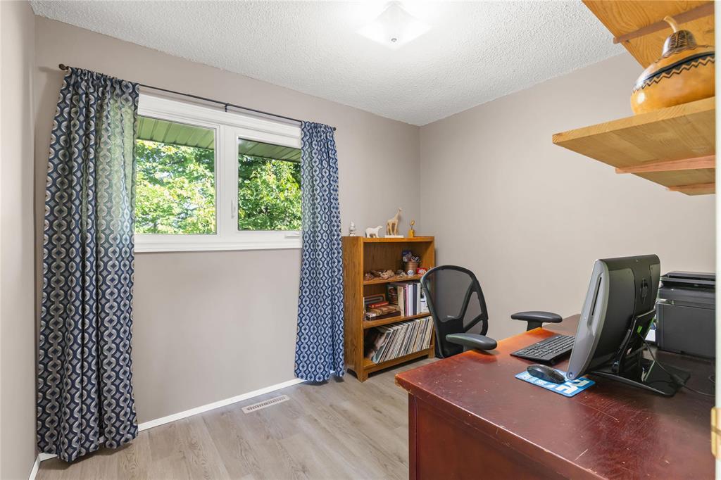 Photo 25 of 210 Hazelwood Crescent, Winnipeg MB
