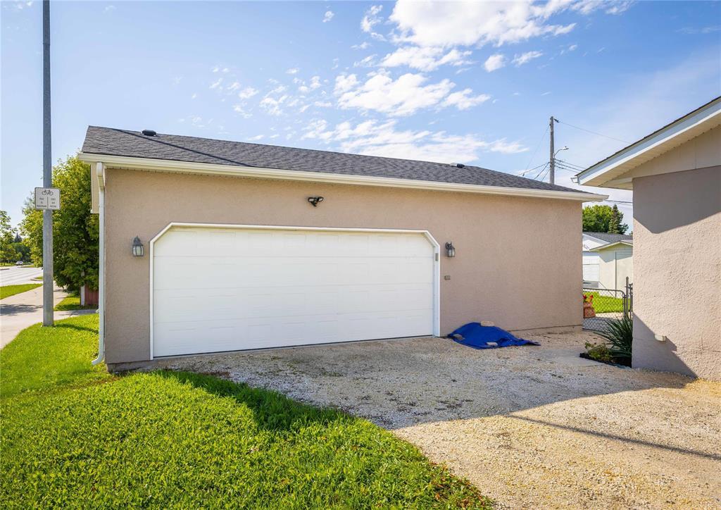 Photo 36 of 210 Hazelwood Crescent, Winnipeg MB