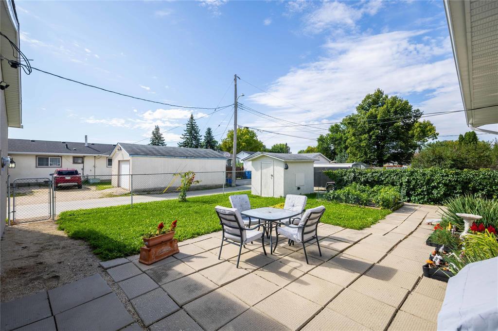Photo 37 of 210 Hazelwood Crescent, Winnipeg MB