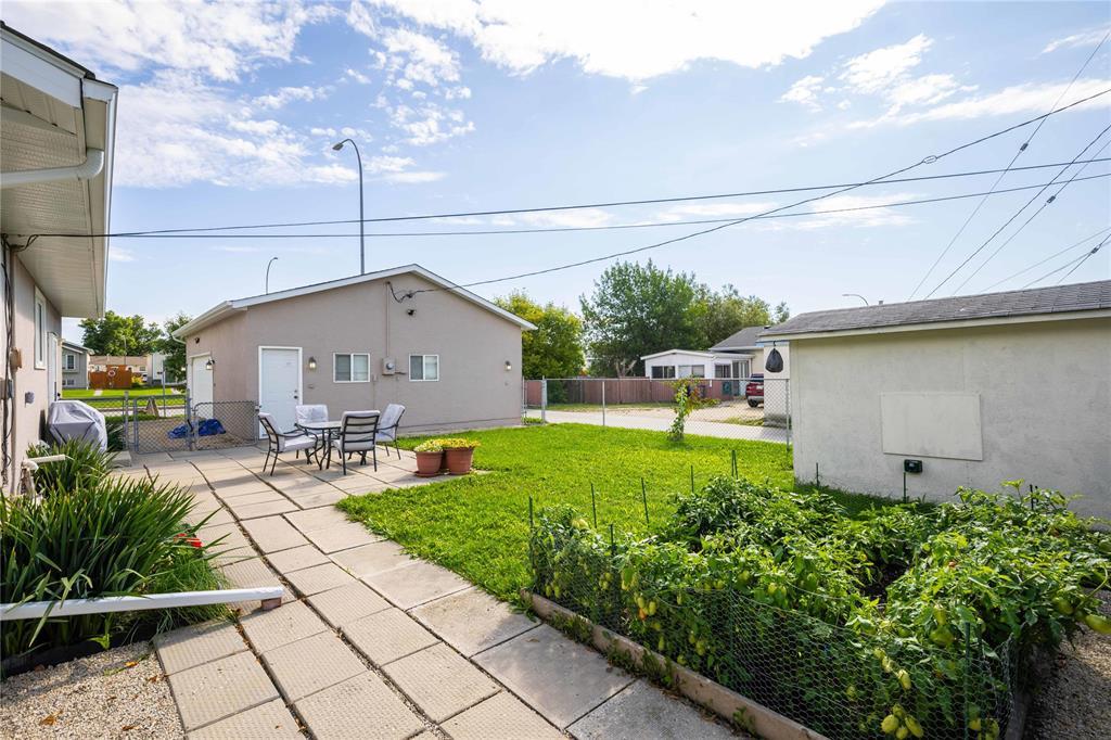 Photo 40 of 210 Hazelwood Crescent, Winnipeg MB