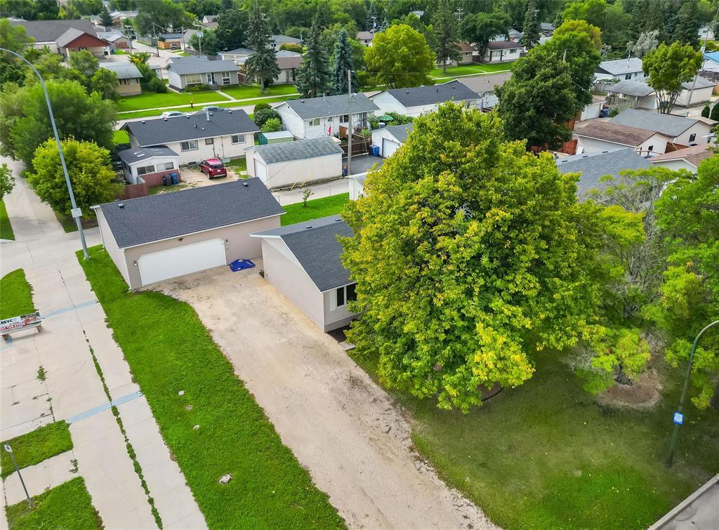 Photo 42 of 210 Hazelwood Crescent, Winnipeg MB
