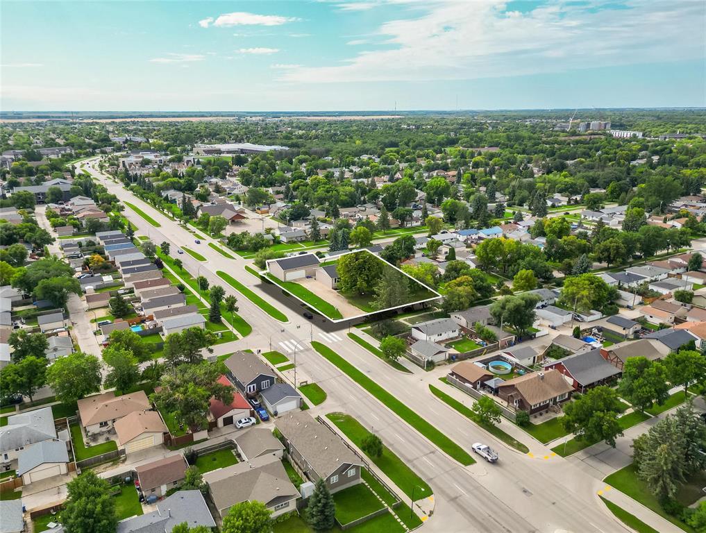 Photo 43 of 210 Hazelwood Crescent, Winnipeg MB