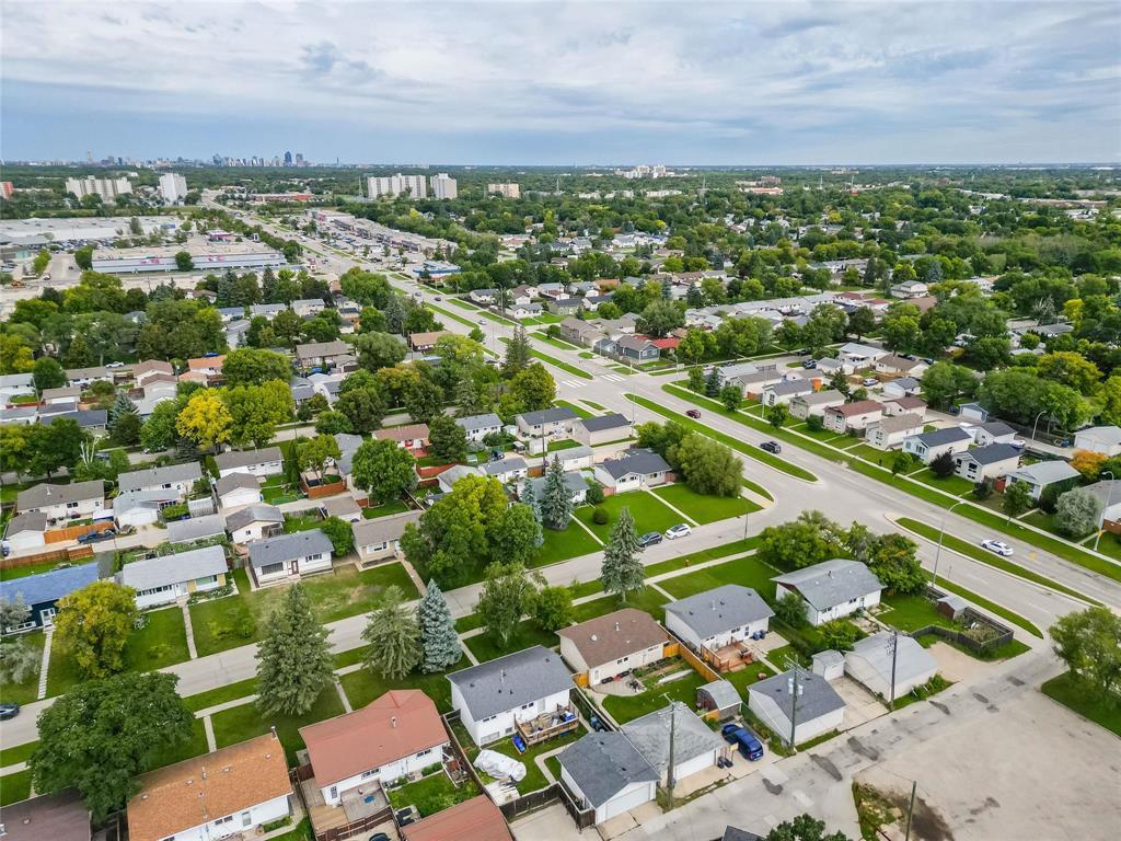 Photo 46 of 210 Hazelwood Crescent, Winnipeg MB