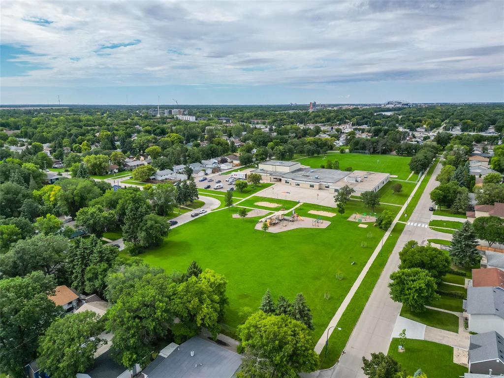 Photo 47 of 210 Hazelwood Crescent, Winnipeg MB