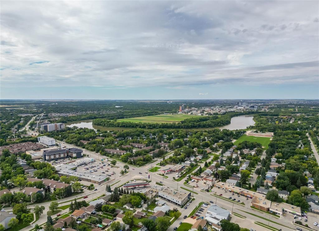 Photo 48 of 210 Hazelwood Crescent, Winnipeg MB