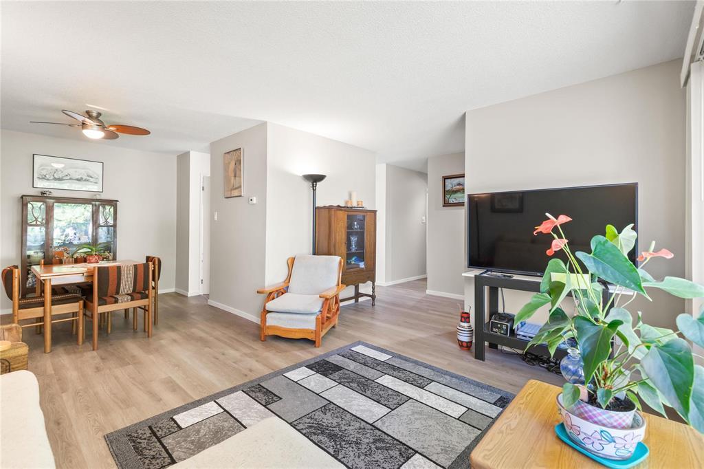 Photo 10 of 210 Hazelwood Crescent, Winnipeg MB