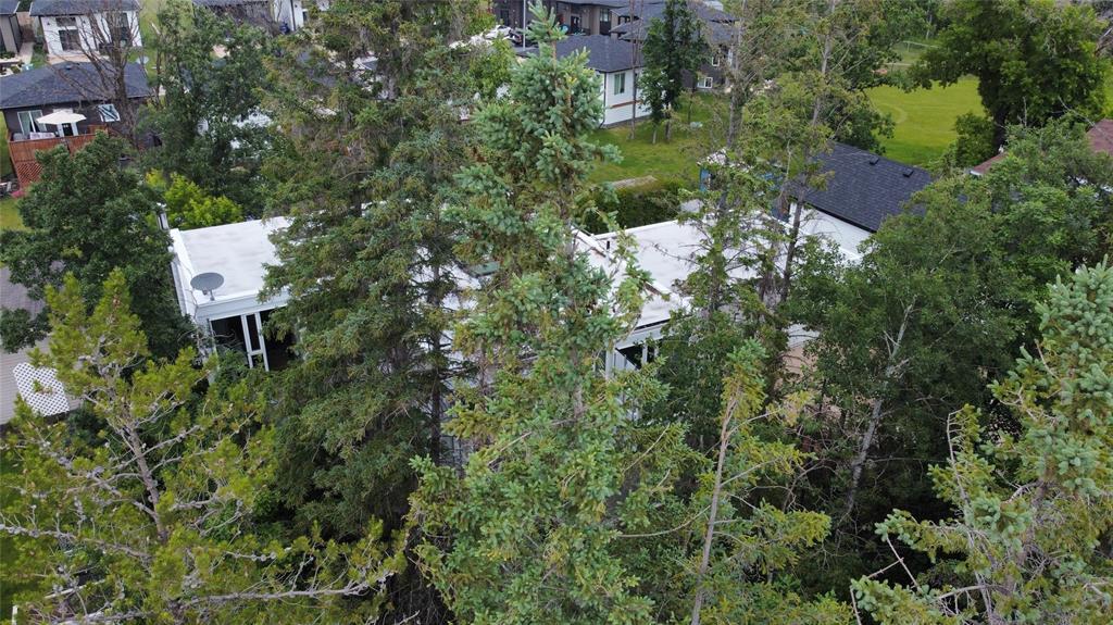 Photo 21 of 131 College Avenue, Kleefeld MB