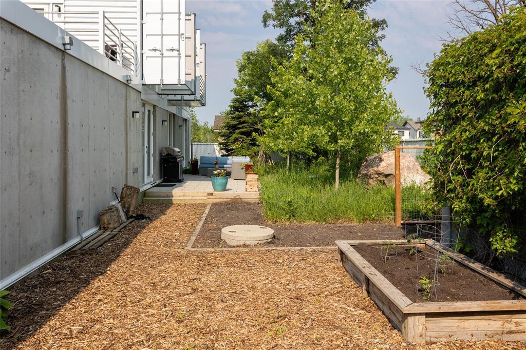 Photo 28 of 131 College Avenue, Kleefeld MB