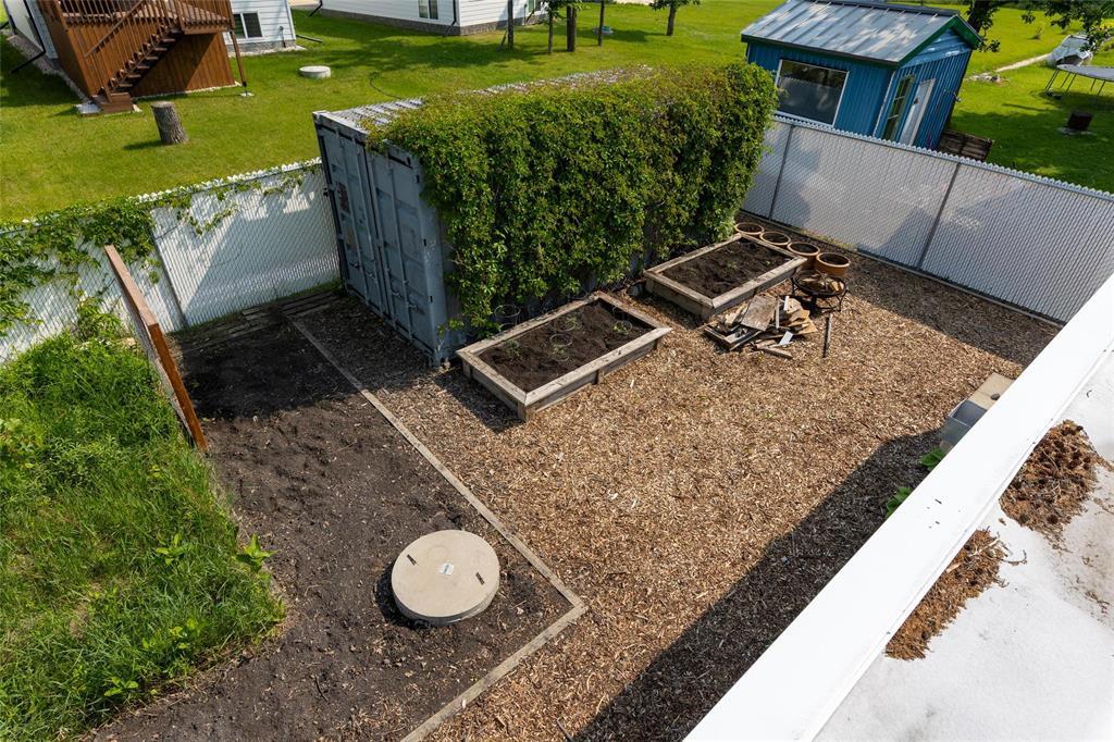 Photo 3 of 131 College Avenue, Kleefeld MB