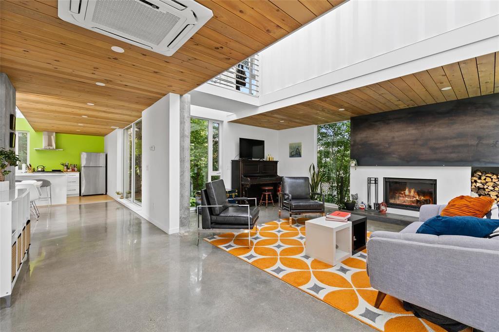 Photo 16 of 131 College Avenue, Kleefeld MB