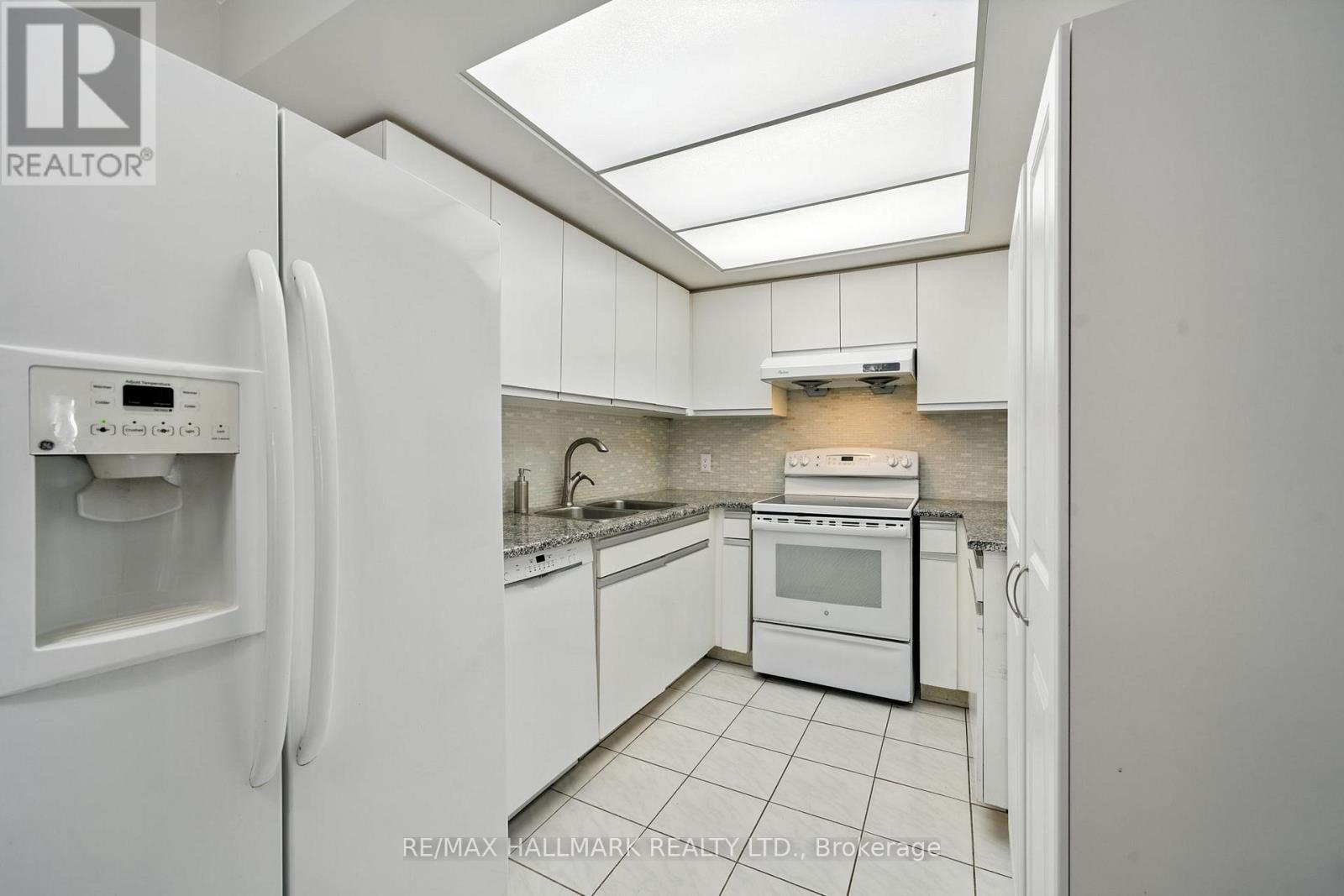 Photo 16 of 2002 215 Wynford Drive, Toronto ON