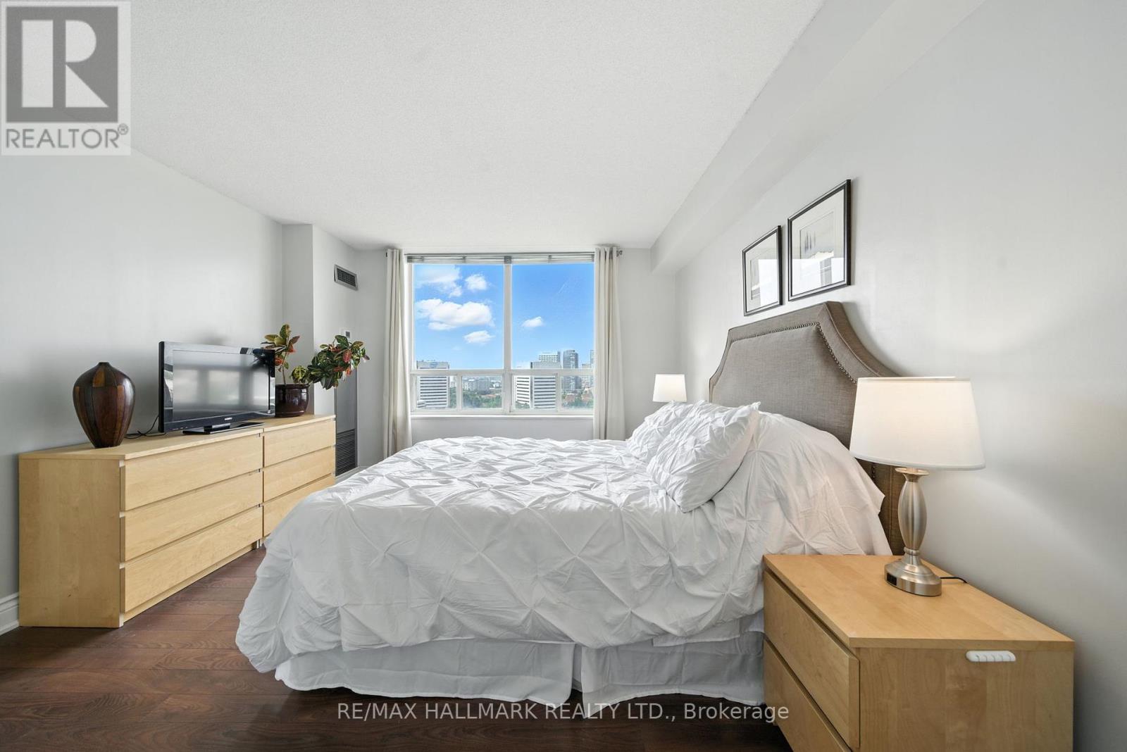 Photo 25 of 2002 215 Wynford Drive, Toronto ON