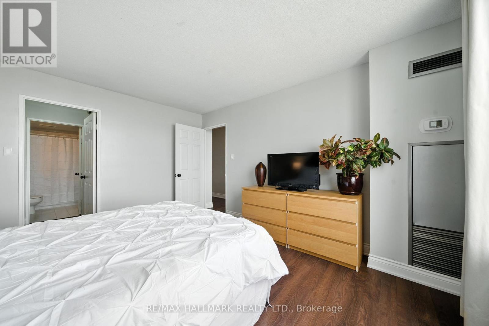 Photo 24 of 2002 215 Wynford Drive, Toronto ON