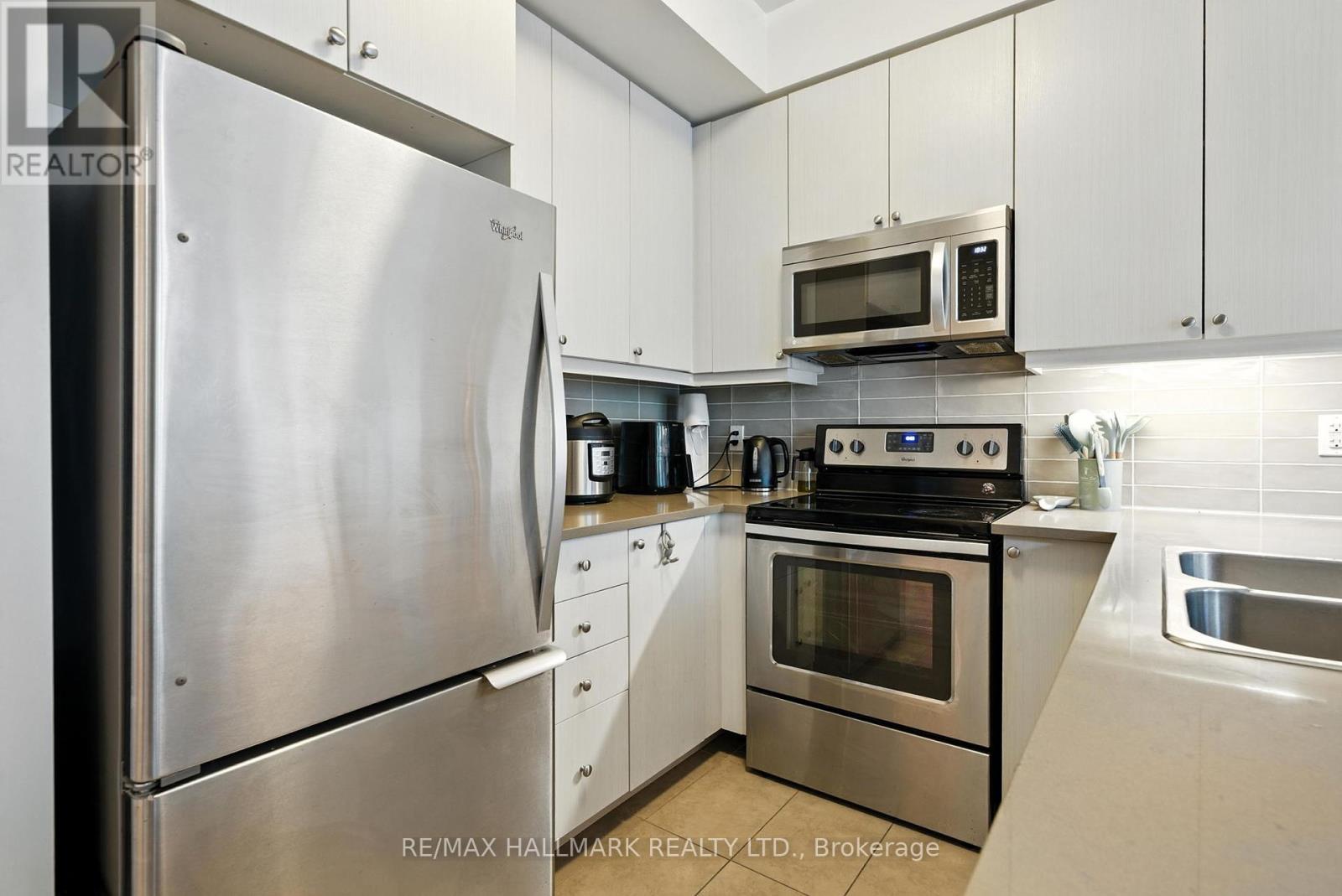 Photo 11 of 301 25 Lower Simcoe Street, Toronto ON