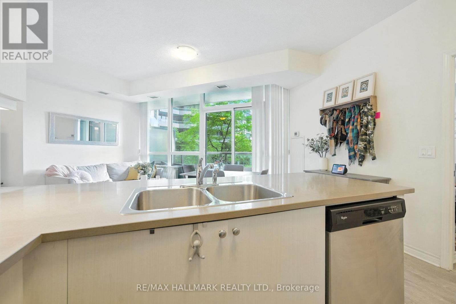 Photo 13 of 301 25 Lower Simcoe Street, Toronto ON