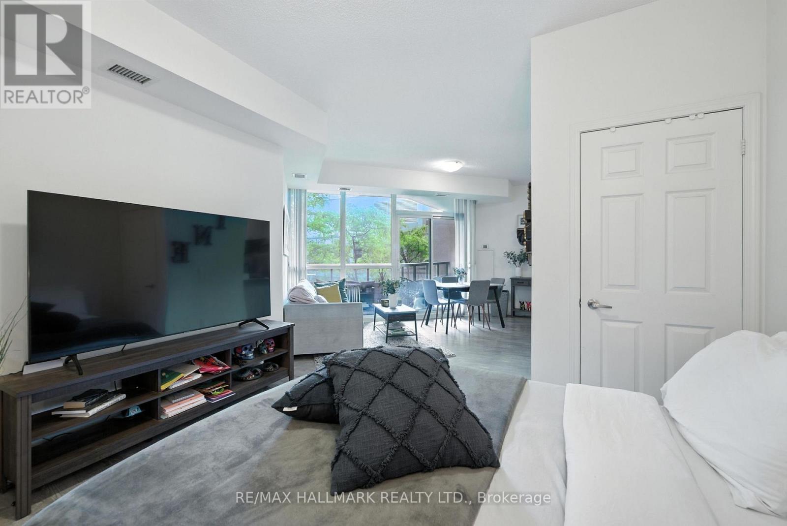Photo 17 of 301 25 Lower Simcoe Street, Toronto ON