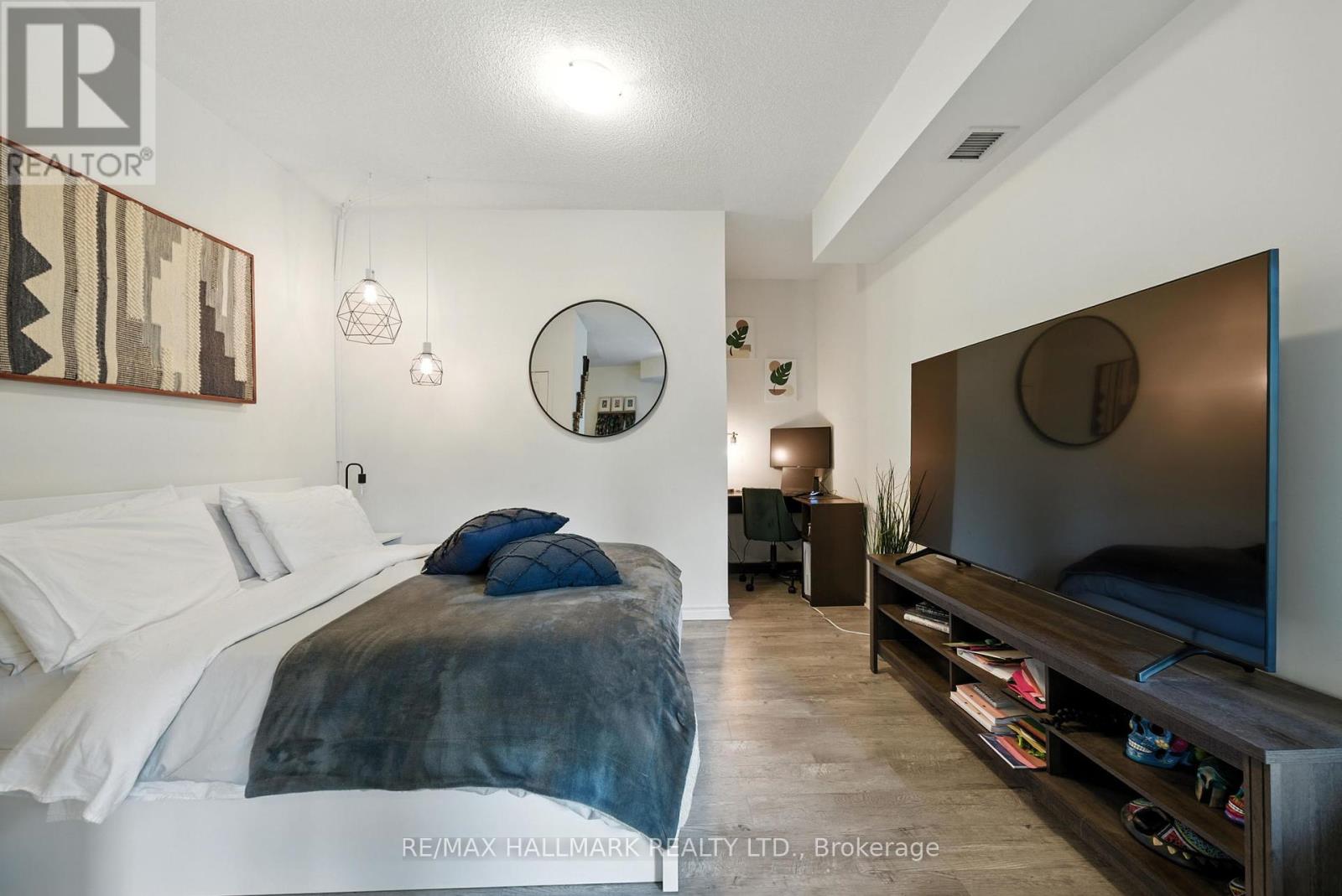 Photo 19 of 301 25 Lower Simcoe Street, Toronto ON