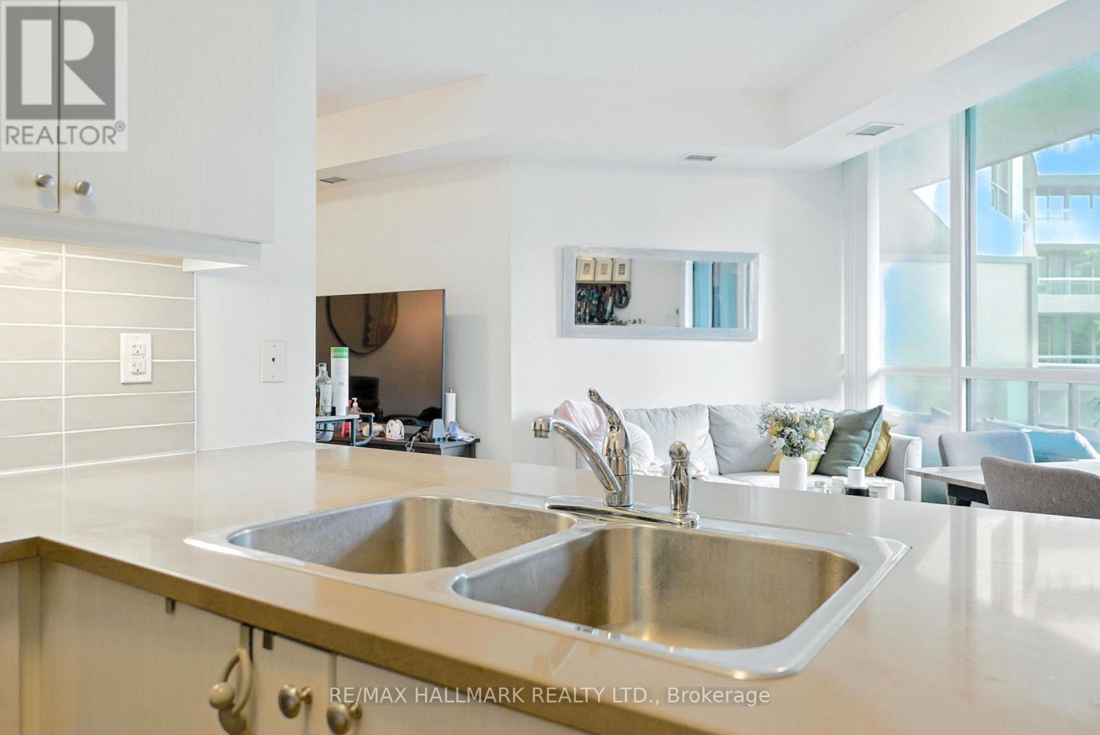 Photo 12 of 301 25 Lower Simcoe Street, Toronto ON