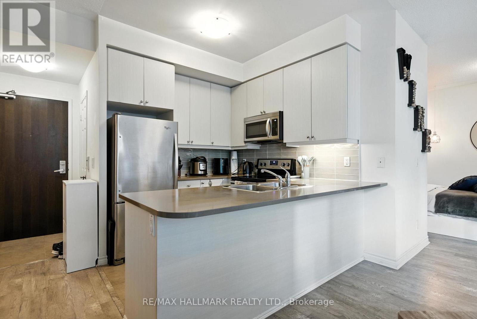 Photo 10 of 301 25 Lower Simcoe Street, Toronto ON