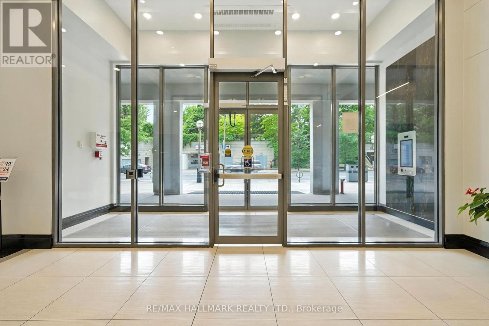 Photo 7 of 301 25 Lower Simcoe Street, Toronto ON