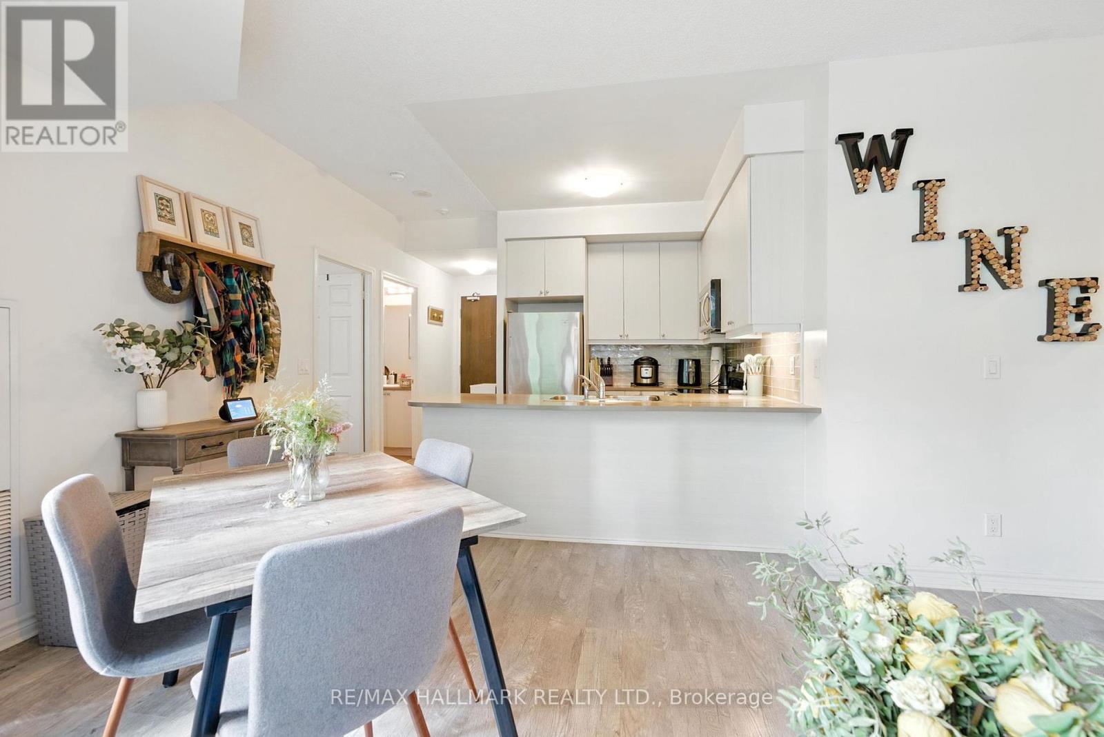 Photo 9 of 301 25 Lower Simcoe Street, Toronto ON