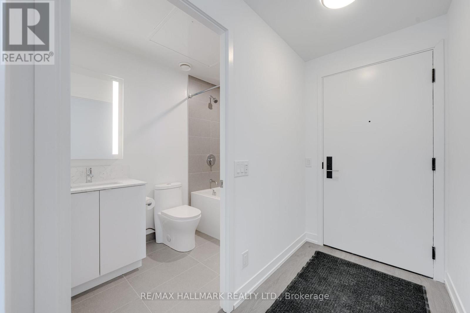 Photo 2 of 1208 270 Dufferin Street W, Toronto ON