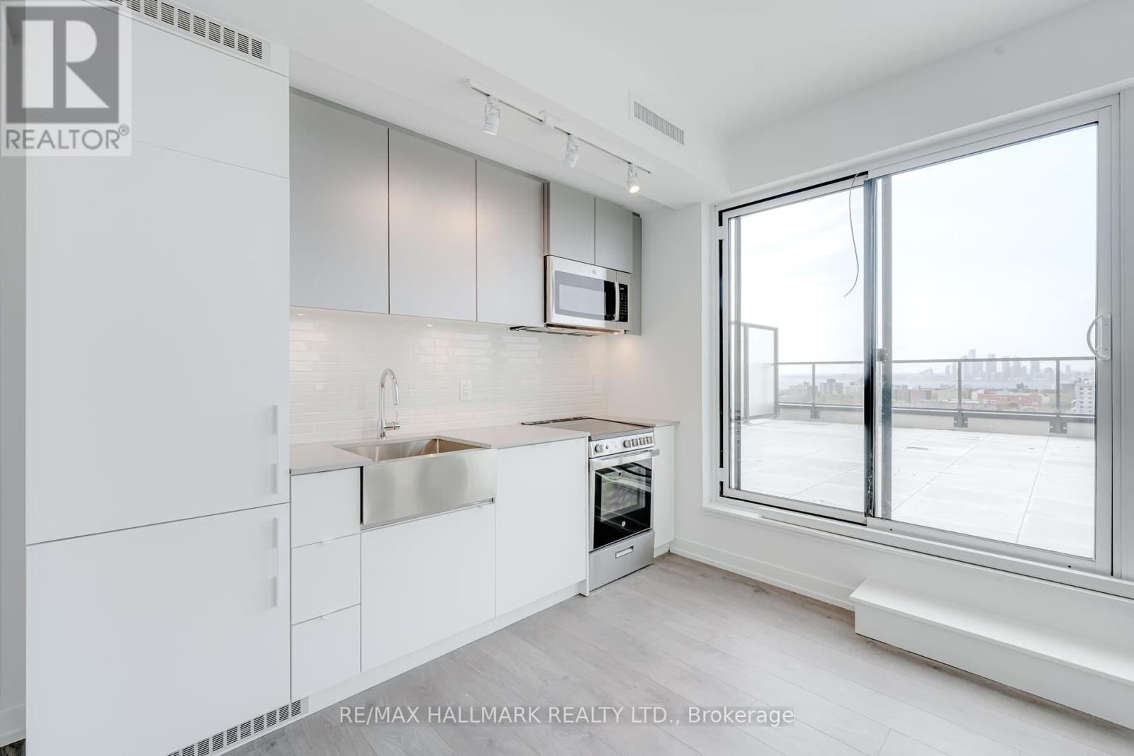 Photo 6 of 1208 270 Dufferin Street W, Toronto ON
