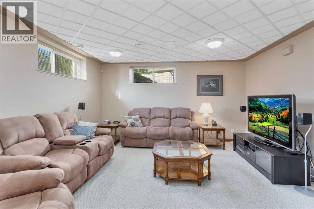 Photo 7 of 16 Ahlstrom Close, Red Deer AB