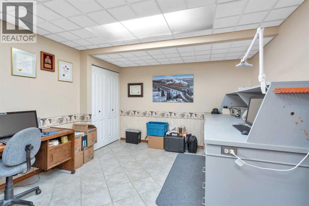Photo 6 of 16 Ahlstrom Close, Red Deer AB