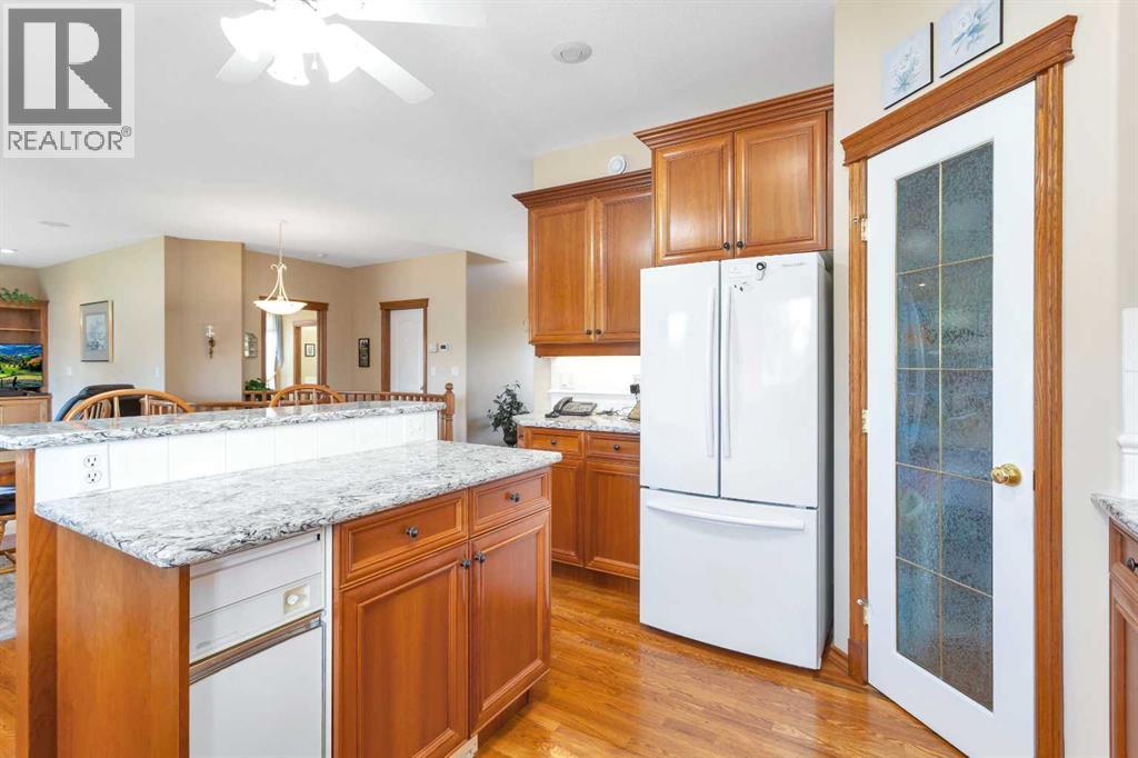 Photo 15 of 16 Ahlstrom Close, Red Deer AB