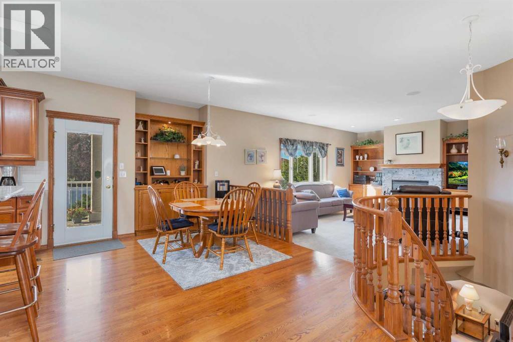 Photo 3 of 16 Ahlstrom Close, Red Deer AB