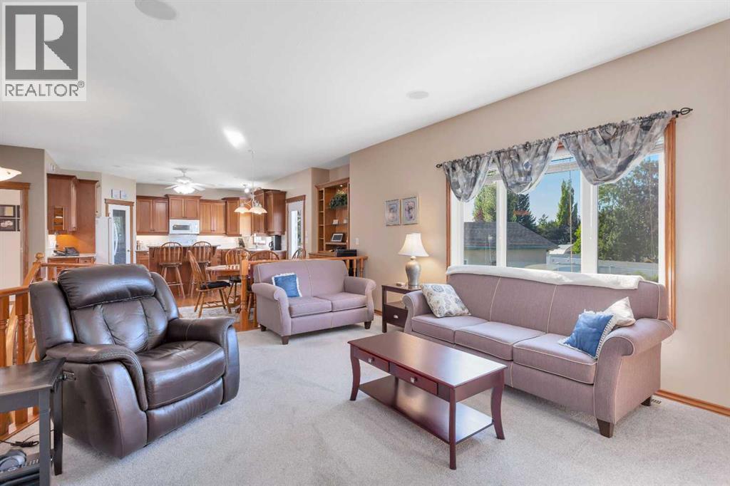 Photo 1 of 16 Ahlstrom Close, Red Deer AB