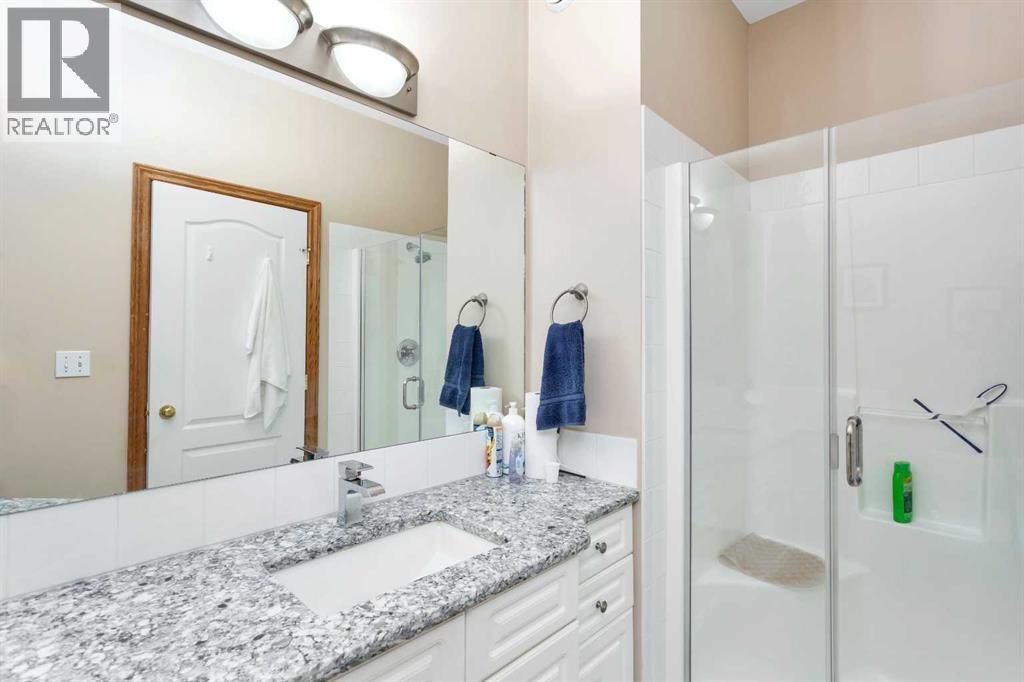 Photo 10 of 16 Ahlstrom Close, Red Deer AB